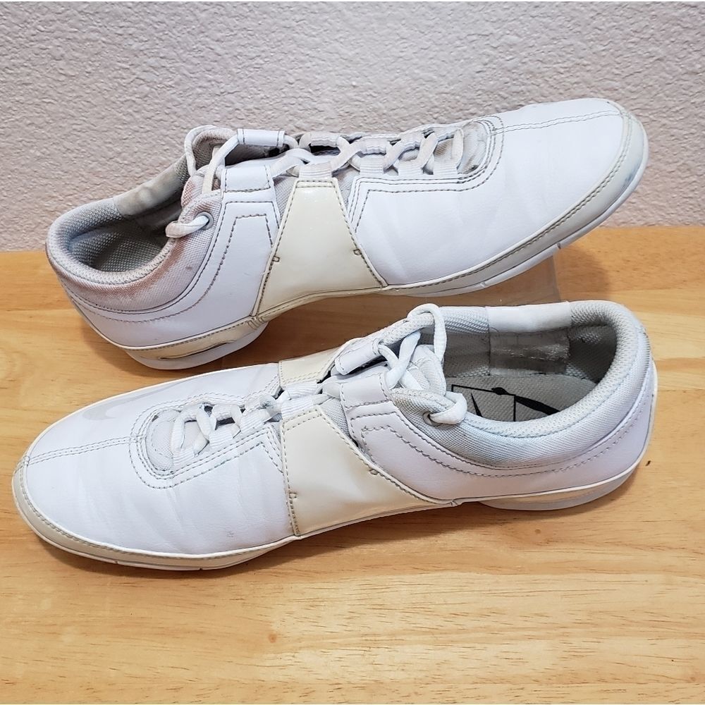 Nike Air tennies, 9, white & ivory